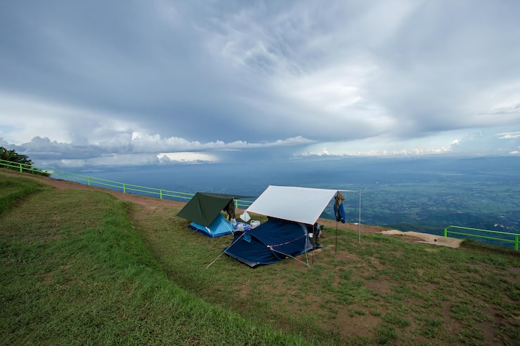 https://hilltopcamplembang.com/tempat-camping-di-lembang-bandung-murah/